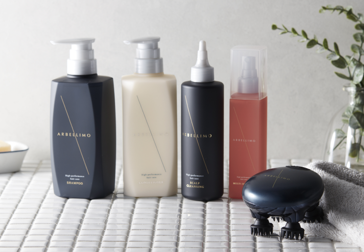 アルベリーモのヘアケア商品がタイルの上に並ぶ写真